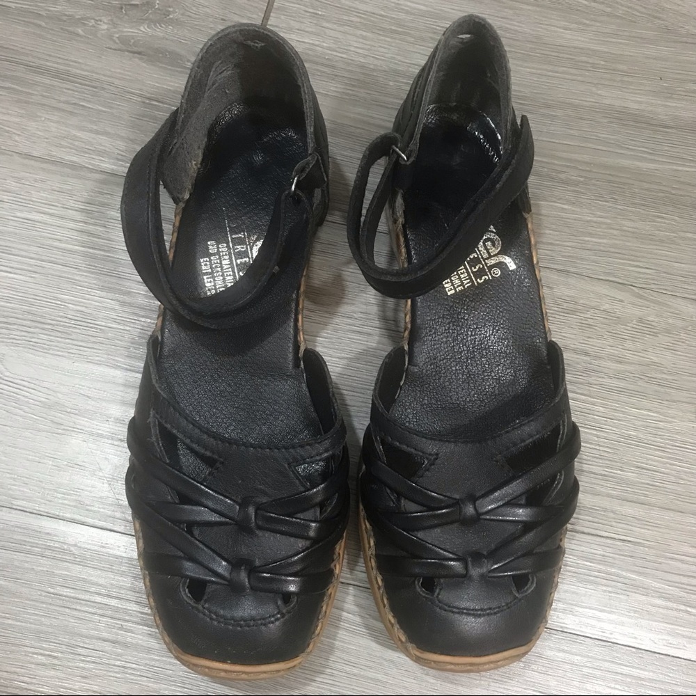 Rieker Black Leather Adjustable Ankle‎ Strap Flats
Size 36 equals USA 5